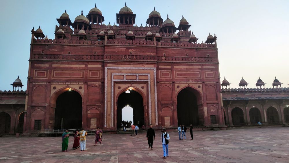 Monumentalna brama meczetu w Fatephur Sikri