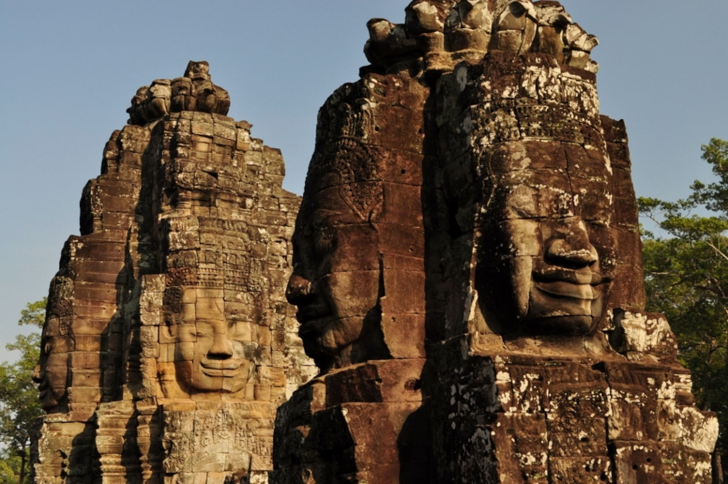 Bayon-twarze...