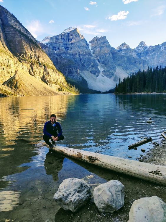 Nad Jeziorem Louise w parku narodowym Banff 