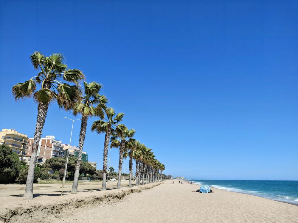 Długie i szerokie plaże na Costa Maresme Długie i szerokie plaże na Costa Maresme
