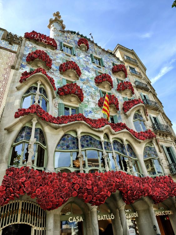 Słynna Casa Batllo udekorowana świątecznie Słynna Casa Batllo udekorowana świątecznie