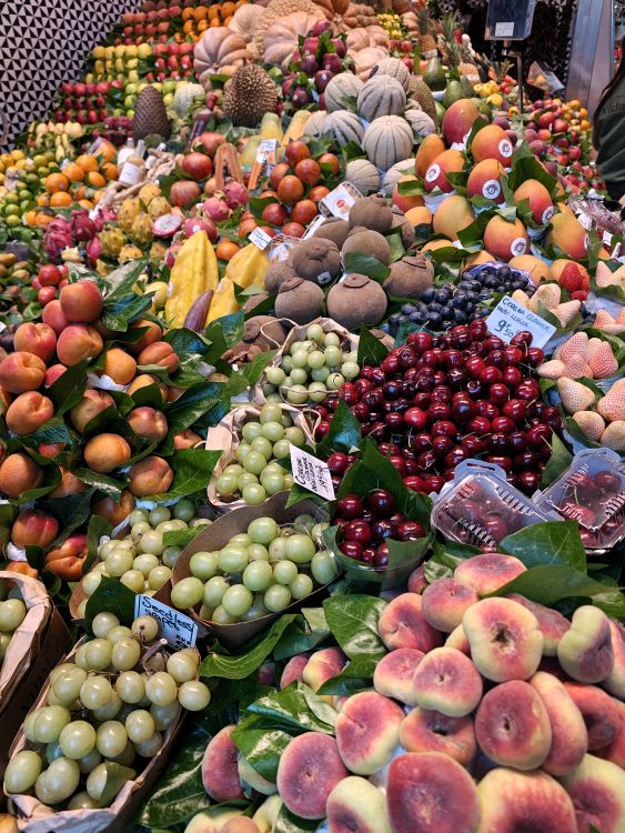 Mnogość owoców na Mercat de Sant Josep na La Rambla Mnogość owoców na Mercat de Sant Josep na La Rambla