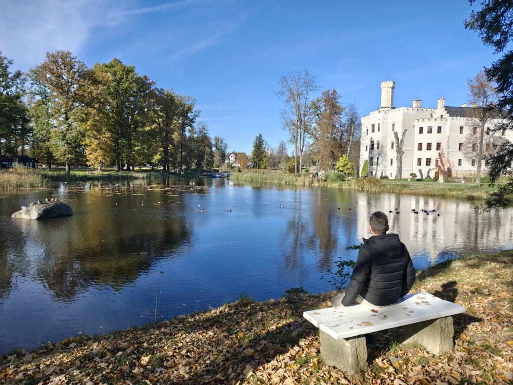 Jesienią nad stawem w Karpnikach