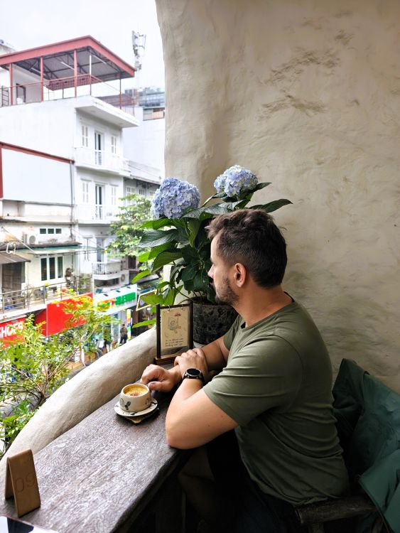 Filiżanka tradycyjnej kawy w Hanoi