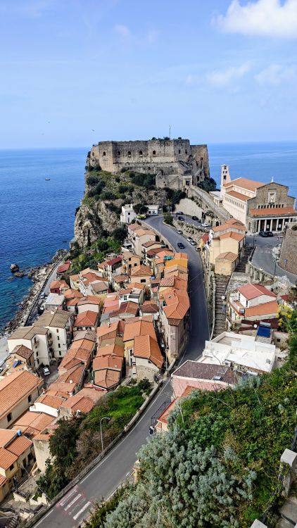 Zamek Ruffo - kolejna pocztówka z Kalabrii